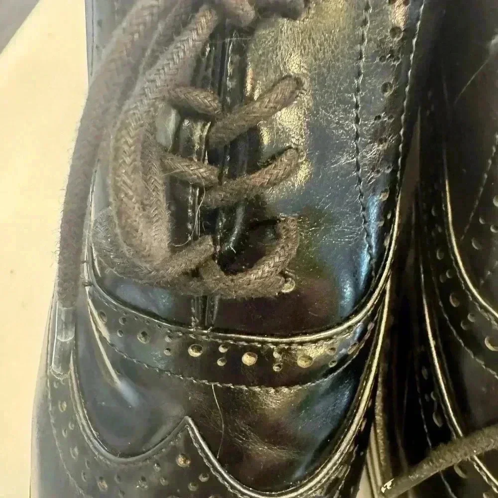 Aldo women’s platform leather wingtips / black & white sole size 9